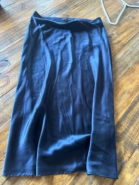 Quince Navy washable-silk midi skirt Large